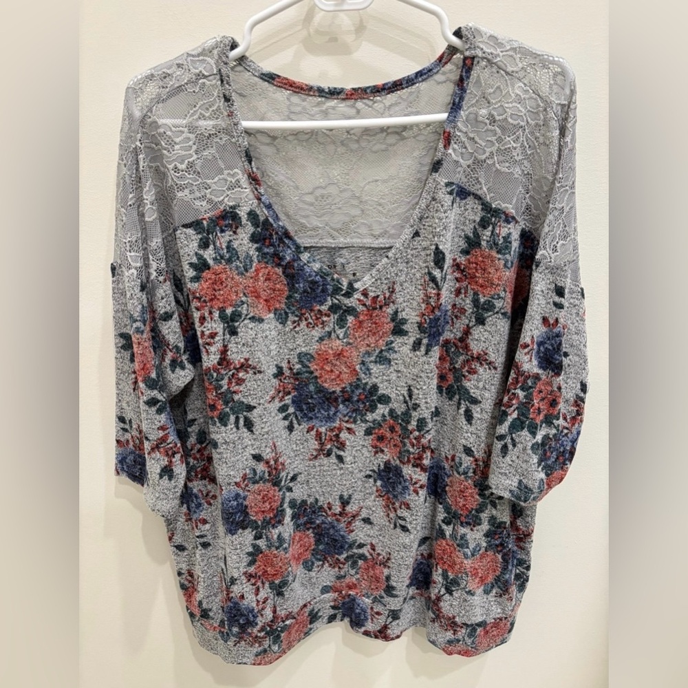 Torrid Blouse Women’s size 1 Floral